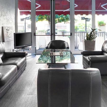 רימיני Hotel Saxon מראה חיצוני תמונה