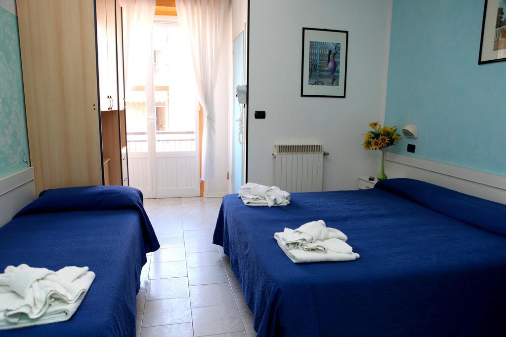רימיני Hotel Saxon חדר תמונה