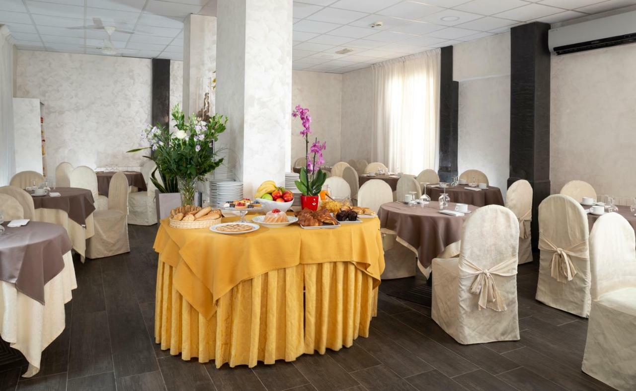 רימיני Hotel Saxon מראה חיצוני תמונה