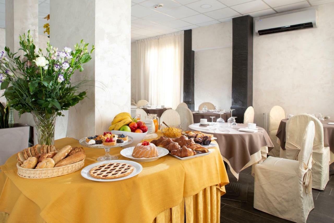 רימיני Hotel Saxon מראה חיצוני תמונה